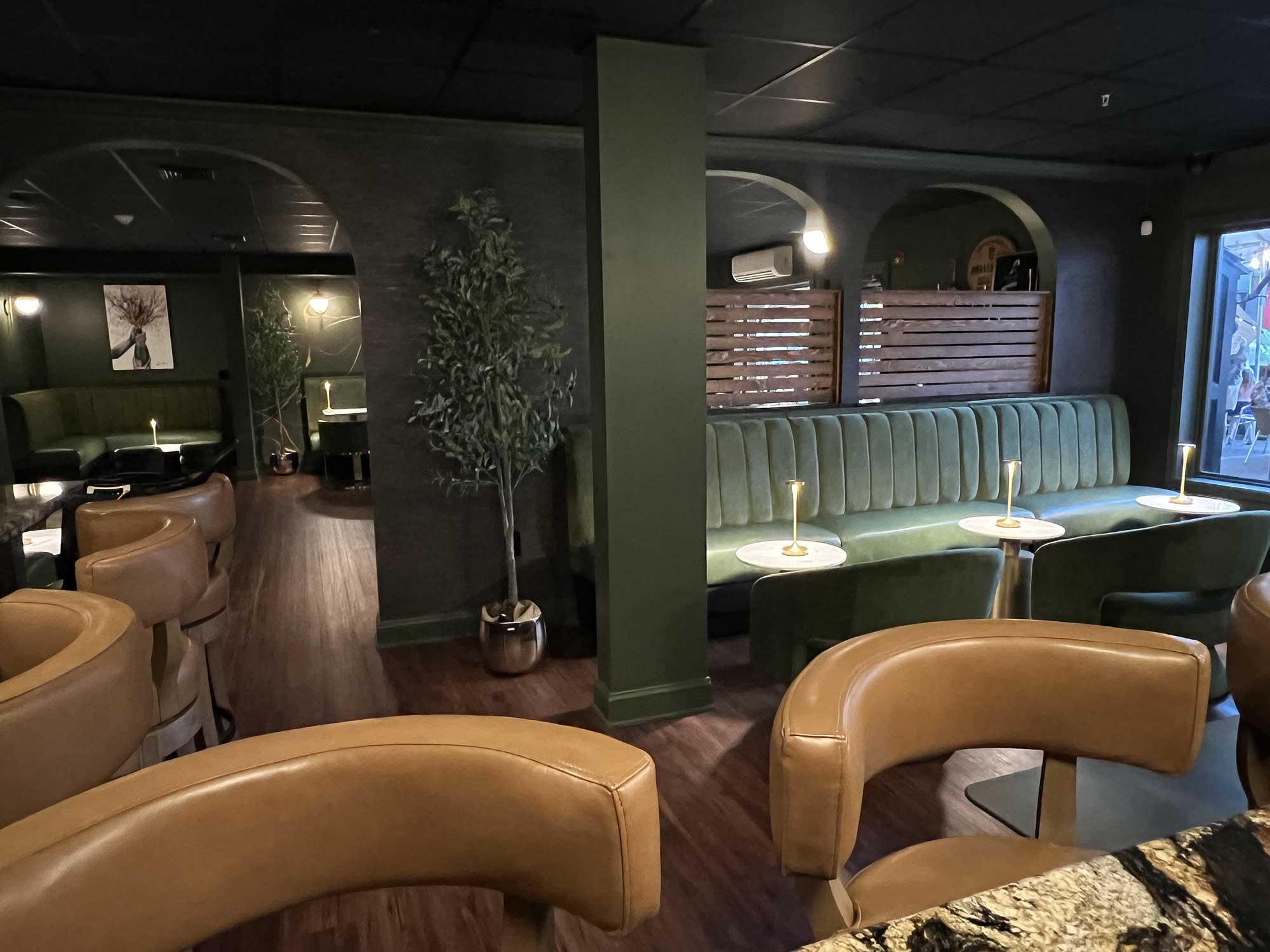 La Piazza Lounge image (chairs)